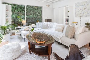 Caminetto, libri, biblioteca musicale