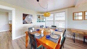 Dining - OCEAN FRONT: ONCE UPON A TIDE:  Seaside Vacation Homes, Inc Managed  (Seaside)
