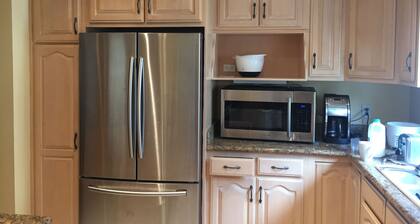 2BD, 1 BA, SLEEPS 10!, LOCATION MENSUELLE MEUBLĂE Ă PARTIR DE LA FAMILLE Ă PARTIR DU 1ER JUILLET !!!
