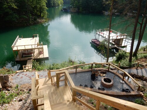 Pirates Cove 9 Bed/9 Bath,  large hot tub,  private fire pit, double dock 
