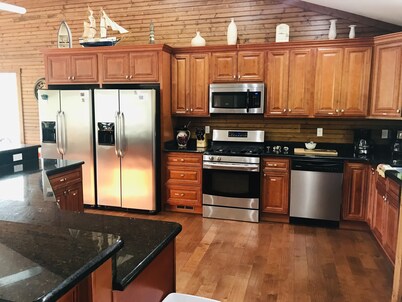 Pirates Cove 9 Bed/9 Bath,  large hot tub,  private fire pit, double dock 