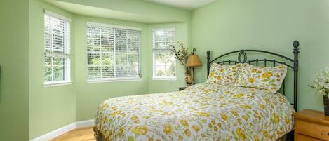 2 makuuhuonetta, silitysrauta/-lauta, internet, vuodevaatteet