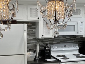 Fridge, microwave, oven, stovetop - Beautiful Upper-Floor Condo with Spectacular View and Great Pool! (Hot Springs)