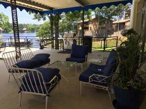 Terrace/patio - Beautiful Upper-Floor Condo with Spectacular View and Great Pool! (Hot Springs)