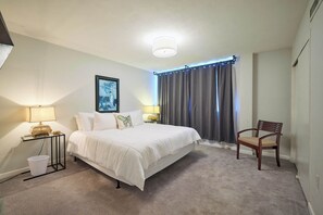 2 室のベッドルーム、デスク、WiFi (無料)、ベッドシーツ