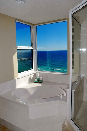 Combined shower/bathtub, jetted bath, towels, soap