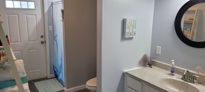 Bathtub, towels, soap, toilet paper - Spectacular Ocean Front Home with a Beautiful Secluded Sandy Beach. (New Bight)