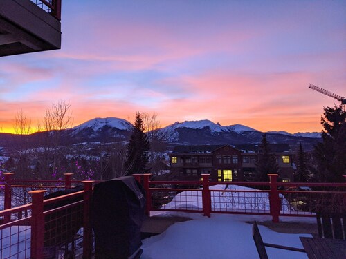 Spacious Two Level Condo, Lake Dillon 3 Blocks Away