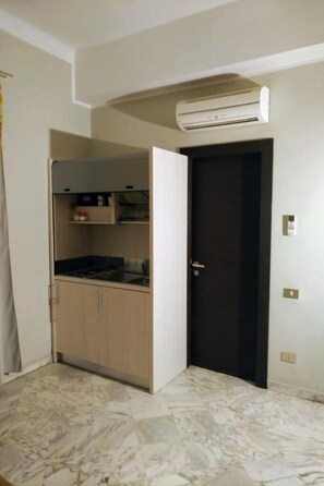 Apartament urbà, cuina (Maestrale) | Cuina privada | Bullidora elèctrica 