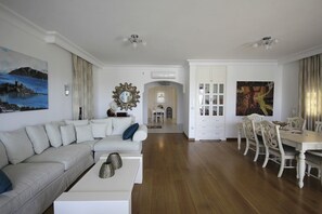 Villa | Vardagsrum | LCD-tv