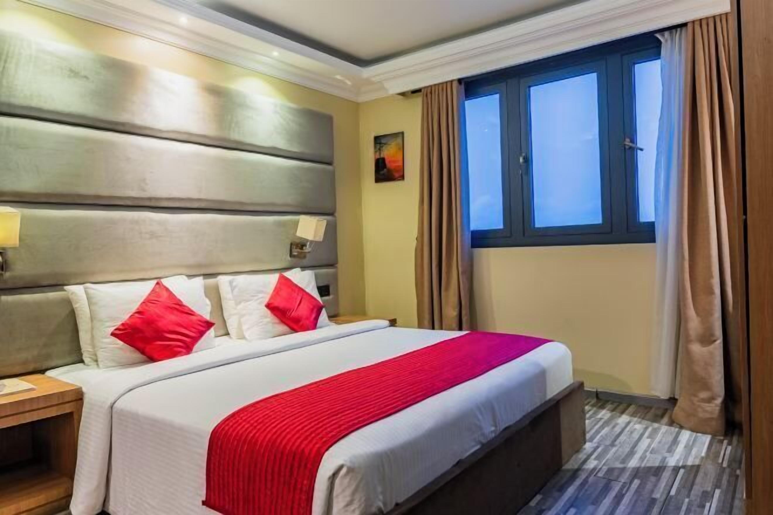 Minibar, coffres-forts dans les chambres, décoration personnalisée