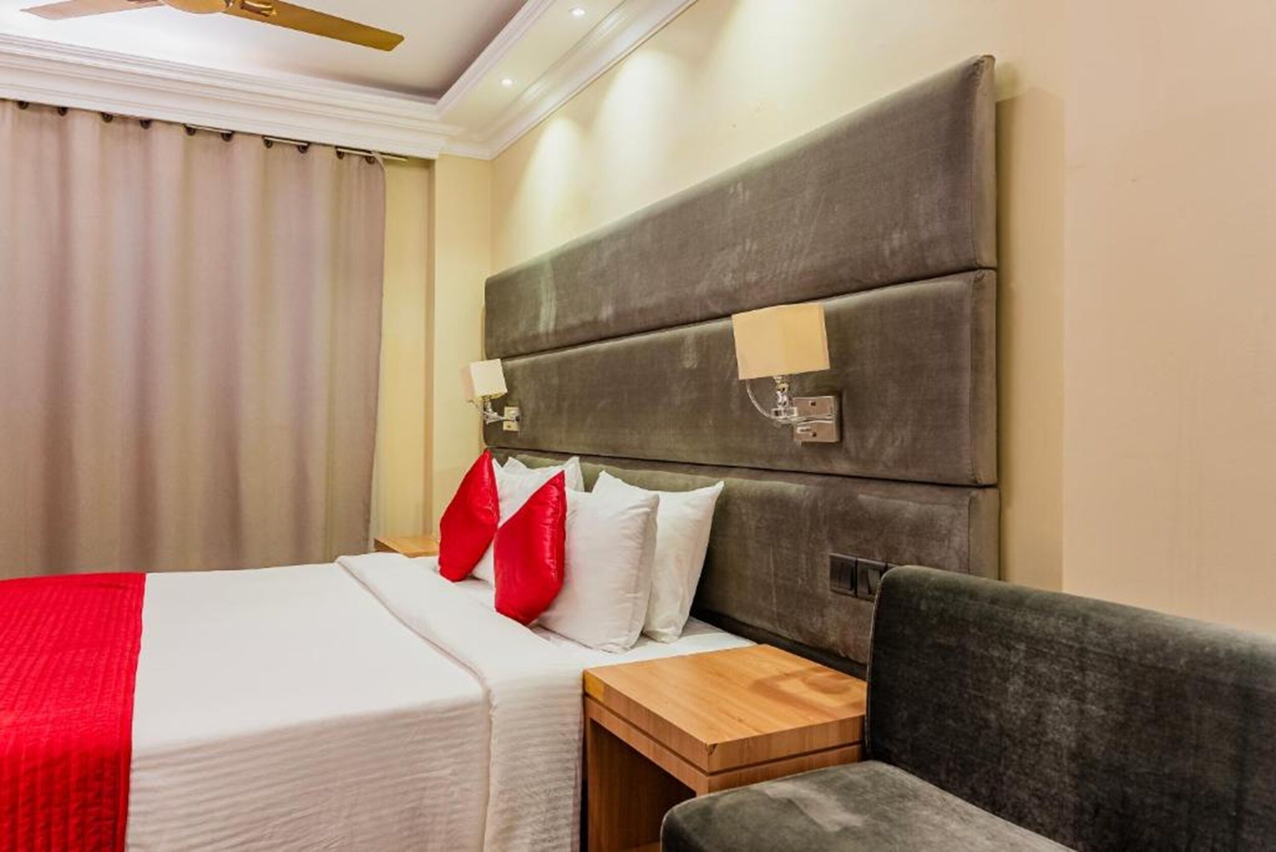 Standard Double Room, Non Smoking | Minibar, in-room safe, individually decorated, individually furnished