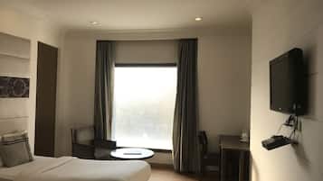 Minibar y caja de seguridad en la habitación