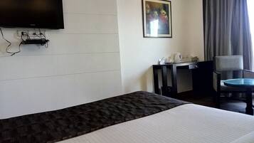 Super Deluxe Room | Minibar, in-room safe, iron/ironing board, rollaway beds
