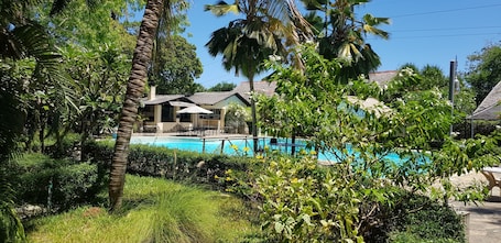 Piscina externa, espreguiƧadeiras