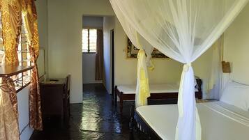 1 Schlafzimmer, Schreibtisch, laptopgeeigneter Arbeitsplatz