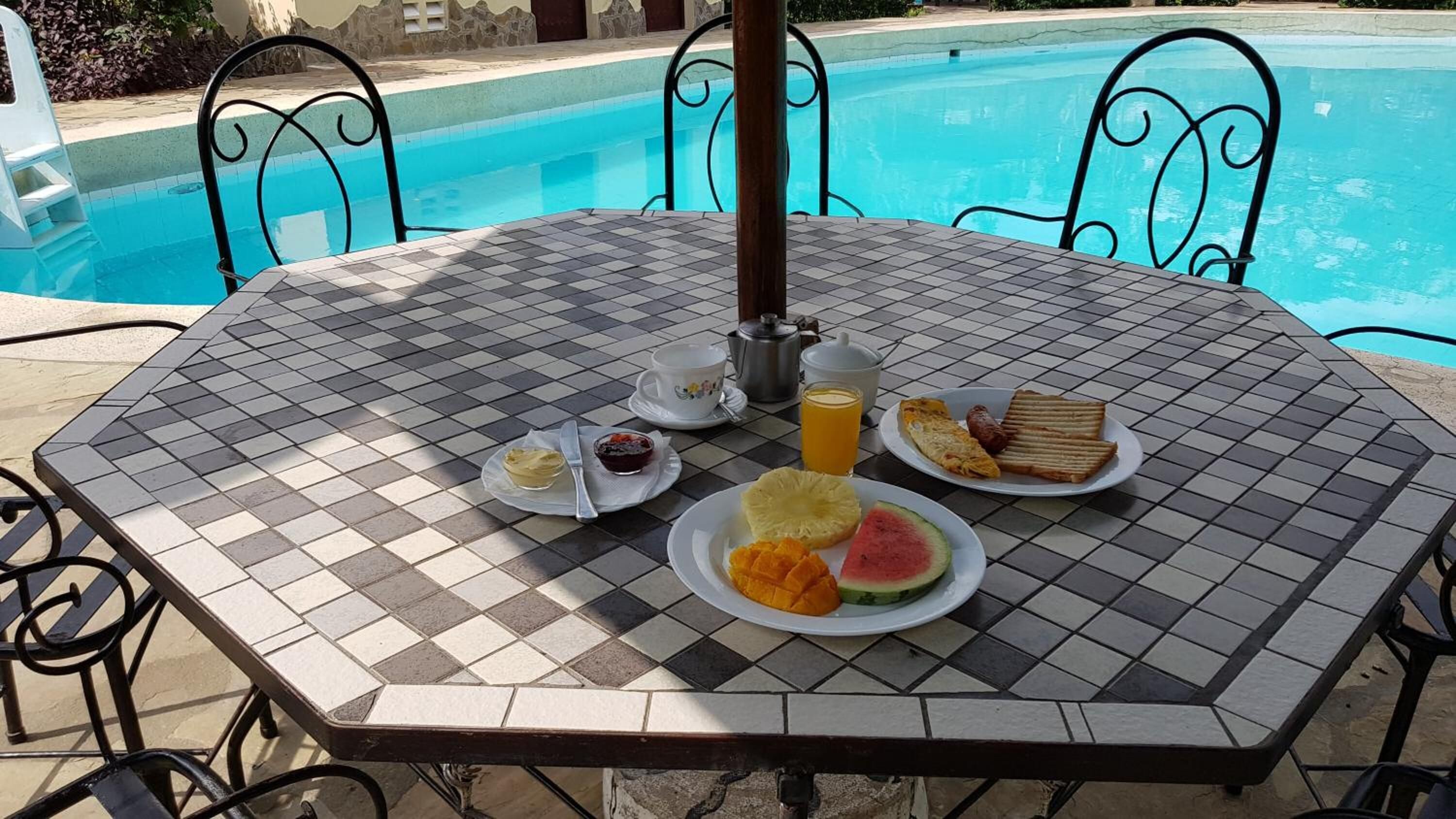 Outdoor pool, pool loungers