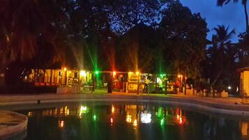 Außenpool, Liegestühle