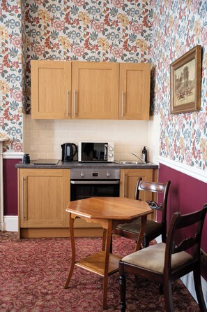 Superior Studio | Private kitchen | Fridge, microwave, oven, stovetop