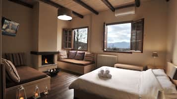 Family Room | Egyptian cotton sheets, premium bedding, desk, soundproofing