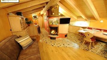 Chalet, 2 kamar tidur, pemandangan gunung | Area keluarga | TV layar datar