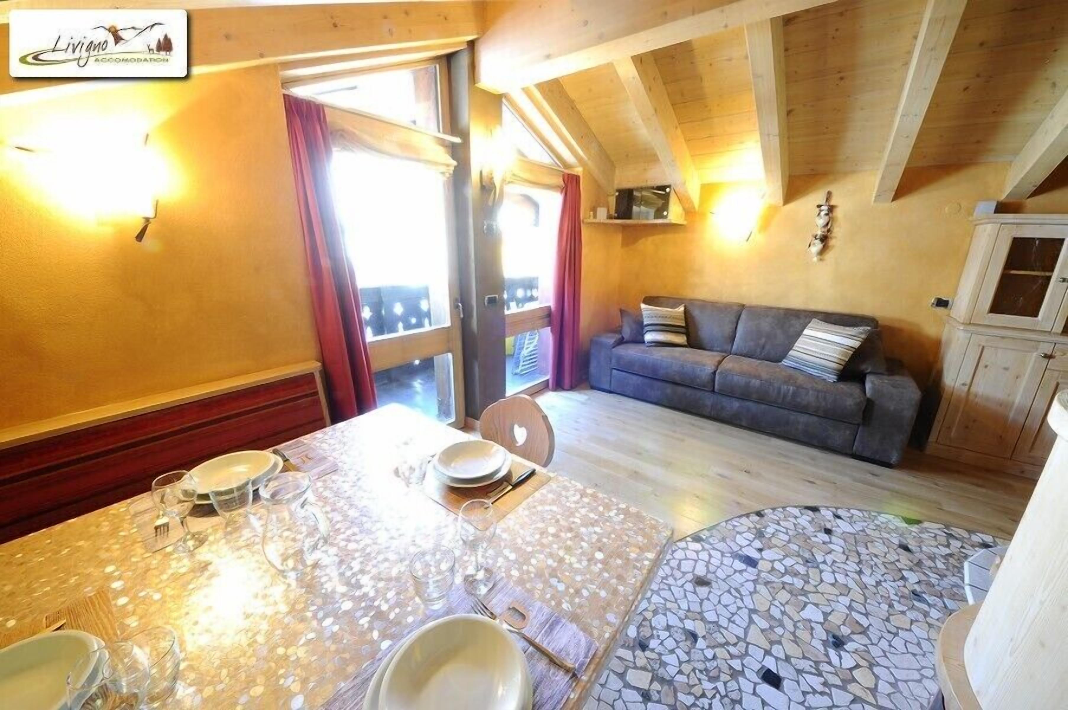 Chalet, 2 Bedrooms, Mountain View | In-room dining