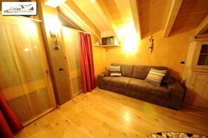 木屋, 2 间卧室, 山景 | 起居区 | 平板电视