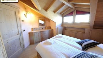 2 bedrooms, Egyptian cotton sheets, premium bedding, down comforters