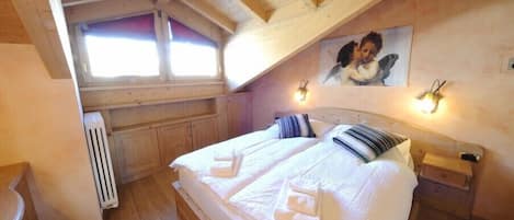 Chalet, 2 Bedrooms, Mountain View