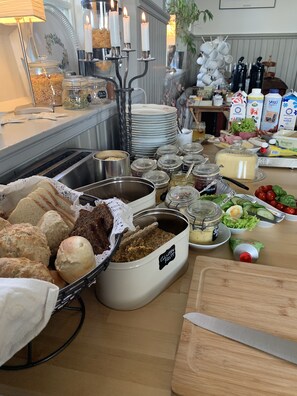 Free daily buffet breakfast
