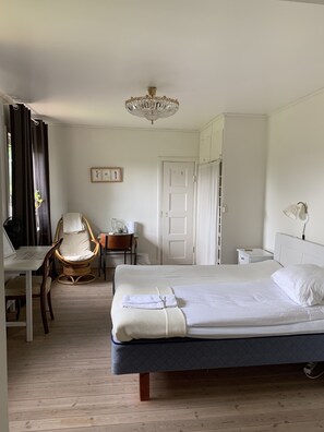 Basic Double Room, Shared Bathroom