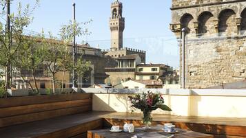 Junior Room, Terrace | 1 bedroom, minibar, in-room safe, iron/ironing board