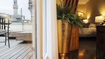 Junior-Zimmer, Terrasse | Minibar, Zimmersafe, Bügeleisen/Bügelbrett, kostenloses WLAN