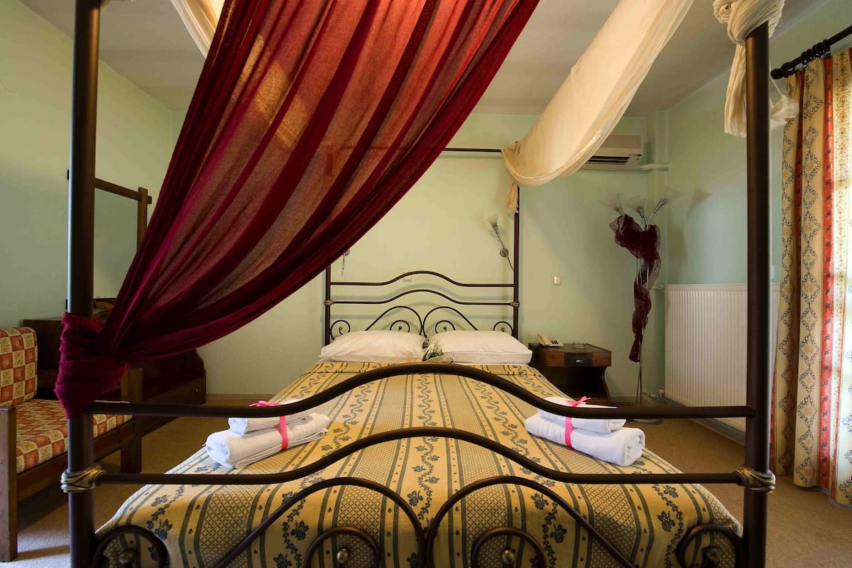 Double or Twin Room, Smoking | Egyptian cotton sheets, premium bedding, soundproofing, free WiFi