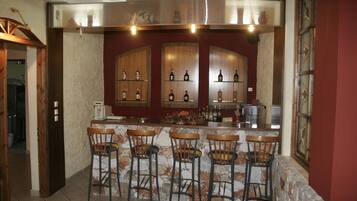 Bar (trong khuôn viên)