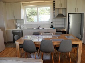 Signature Villa, Multiple Beds, Smoking | In-room dining