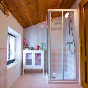 Bathroom shower - B&B Marie Thérèse (Torreano)