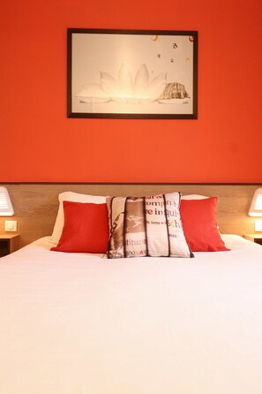 Neljän hengen perushuone, useita sänkyjä | Ylelliset vuodevaatteet, yksilöllisesti sisustettu