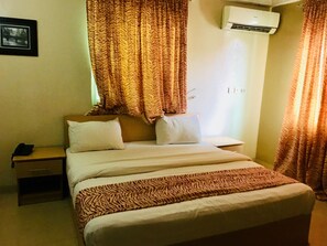 Executive Room (Standard) | Individually decorated, individually furnished, desk, laptop workspace