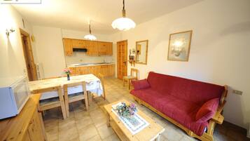 Apartment, 2 Bedrooms, Mountain View | In-room dining