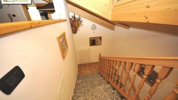 Apartment, 1 Bedroom, Mountain View | Room amenity