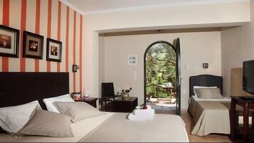 Studio Supérieur (3 Adults) | Chambres insonorisées, fer et planche à repasser, lits bébé (gratuits)