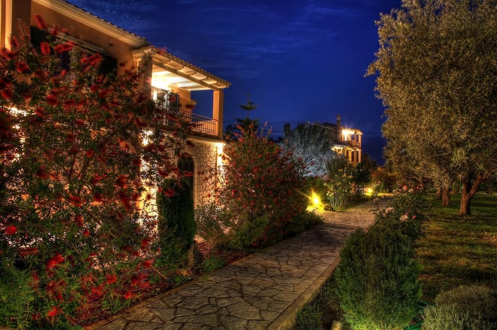 Anthias Garden - Γύρα - Δημοσάρι