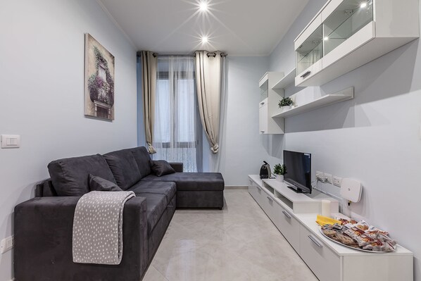 Studio, 1 Queen Bed with Sofa bed | Living area | Flat-screen TV - Capri (Milan)