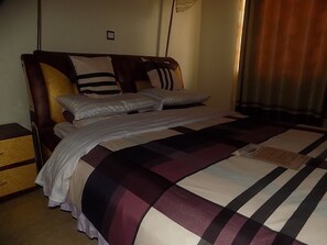 Executive Suite | In-room safe, individually decorated, individually furnished, desk - Country Motel Koboko (Koboko)