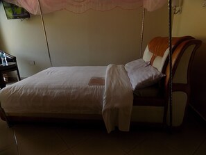 Dobbeltrom – deluxe | Safe på rommet, individuelt dekorert, individuelt innredet og skrivebord