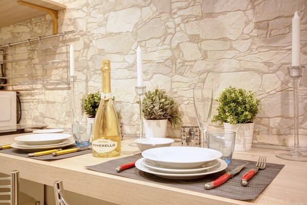 Apartment, 1 Bedroom | In-room dining