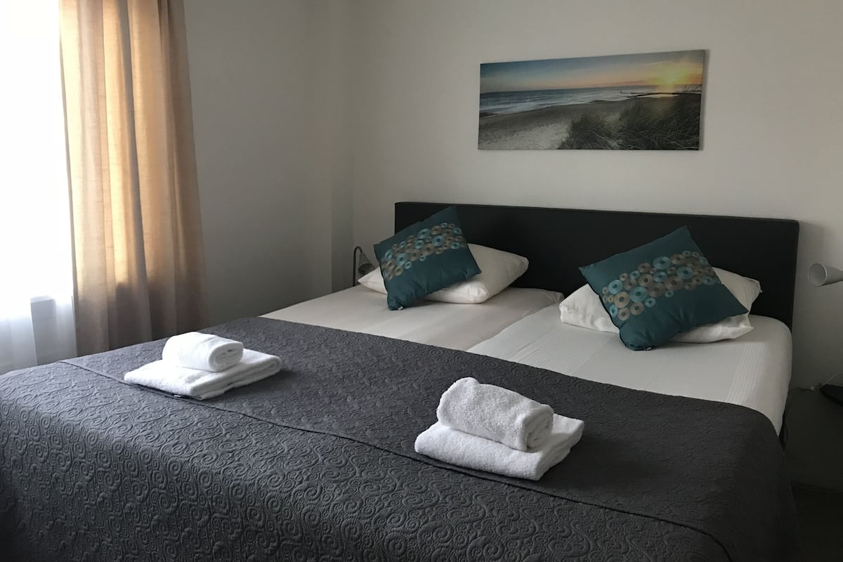 Doppelzimmer | Zimmersafe, Bügeleisen/Bügelbrett, kostenloses WLAN, Bettwäsche