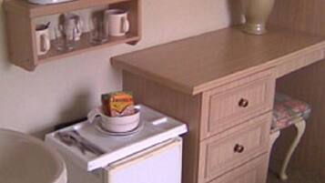 Standard-Zweibettzimmer, Gemeinschaftsbad | Bügeleisen/Bügelbrett, kostenloses WLAN, Bettwäsche