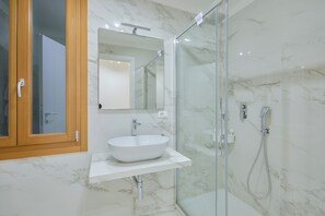 Superior Suite - Annex | Bilik Mandi | Pancuran mandi, hulu semburan mandi hujan, pengering rambut 